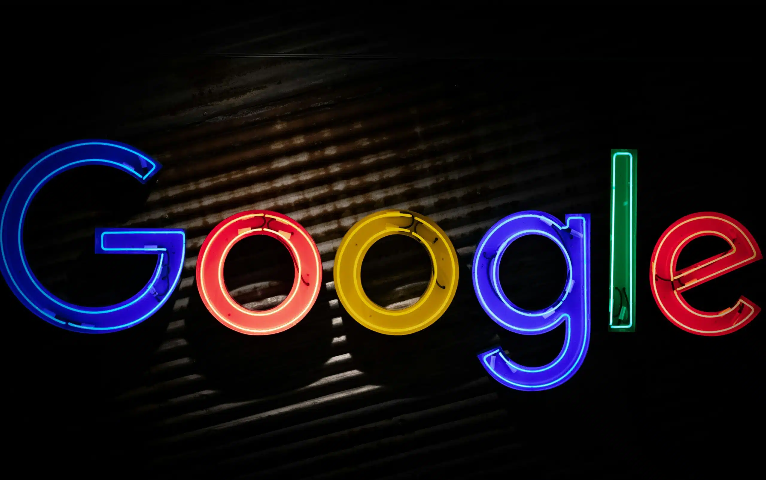 Google-en-alerta-roja-Se-le-filtran-miles-de-documentos-que-exponen-como-funciona-su-algoritmo-scaled